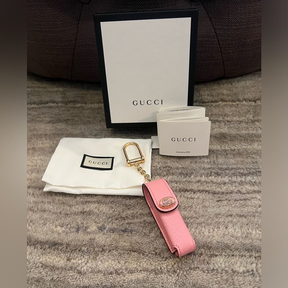 GUCCI
Porte Rouges Leather single Lipstick Holder Pink 615998